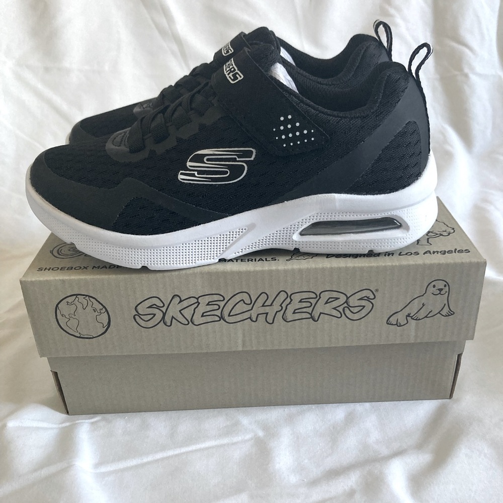Kids Sketchers Hook & Loop sneaker • Black• Size 1 (USA)